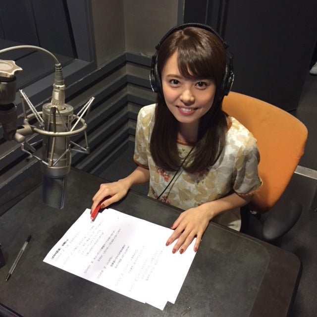 事前にナレーションを録る時は、ナレーションブースで、こんな風に録ります。（提供写真）