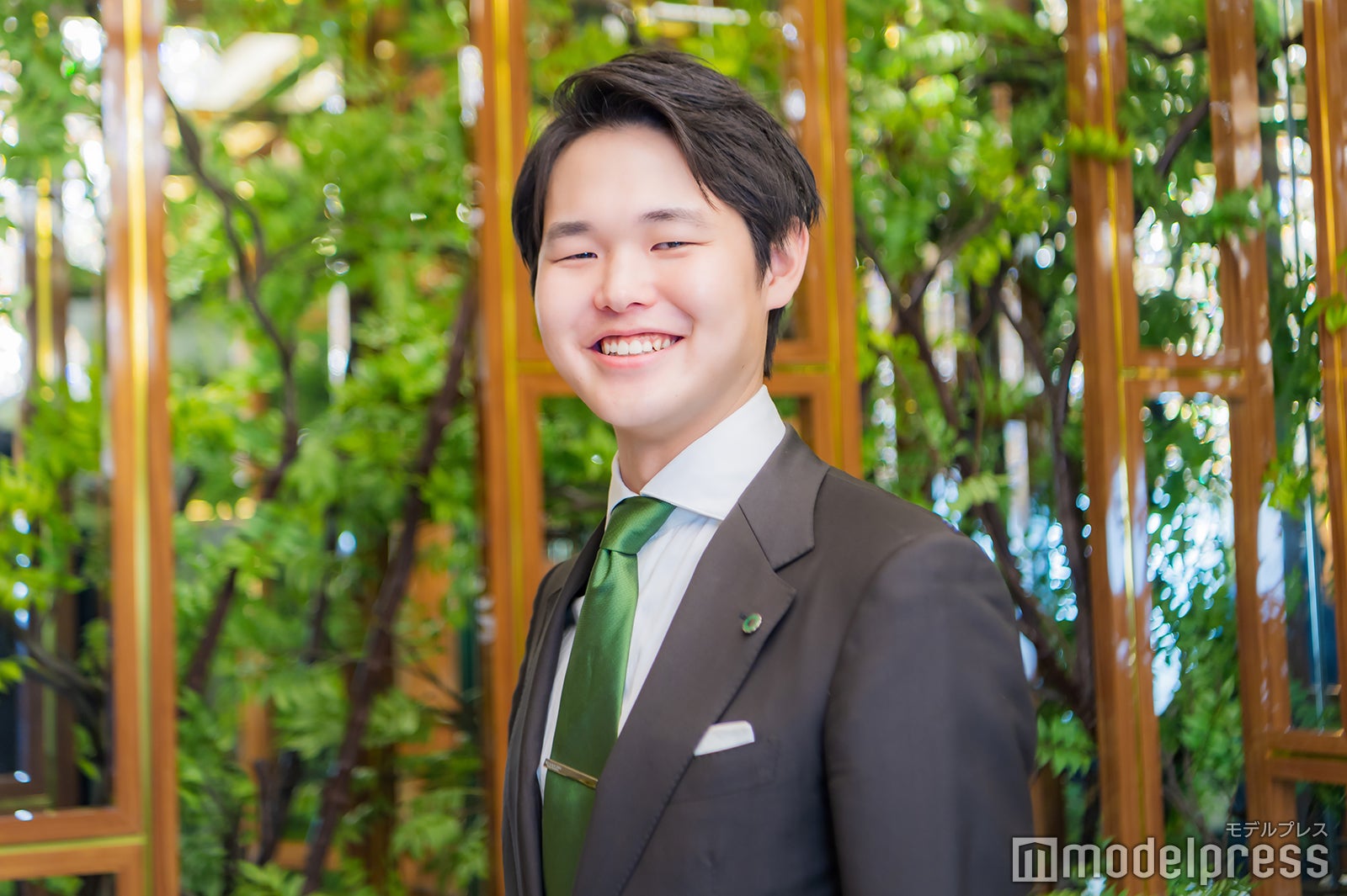 西淳平氏「バルセロナグループ」（C）モデルプレス