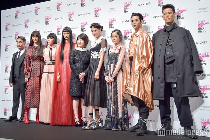 左から:クリス・ペプラー、浦浜アリサ、マドモアゼル・ユリア、萬波ユカ、渡辺三津子編集長、森星、中島美嘉、竜星涼、小林直己 (C)モデルプレス
