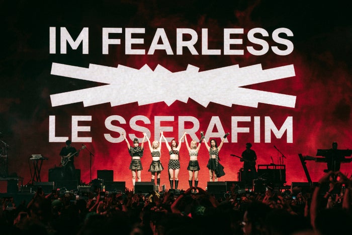 LE SSERAFIM「コーチェラ」初出演で現地ファン虜に 未公開曲も披露「絶対にこの夜を忘れることはできない」