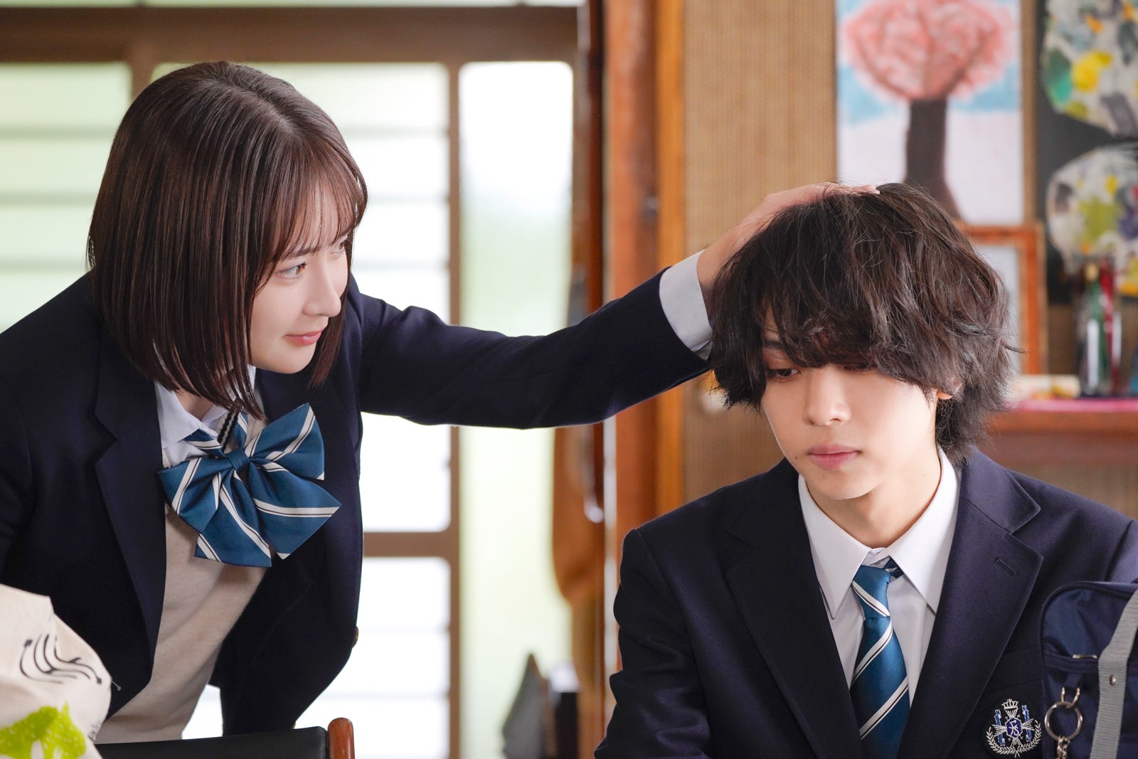 畑芽育、織山尚大（C）2024「うちの弟どもがすみません」製作委員会