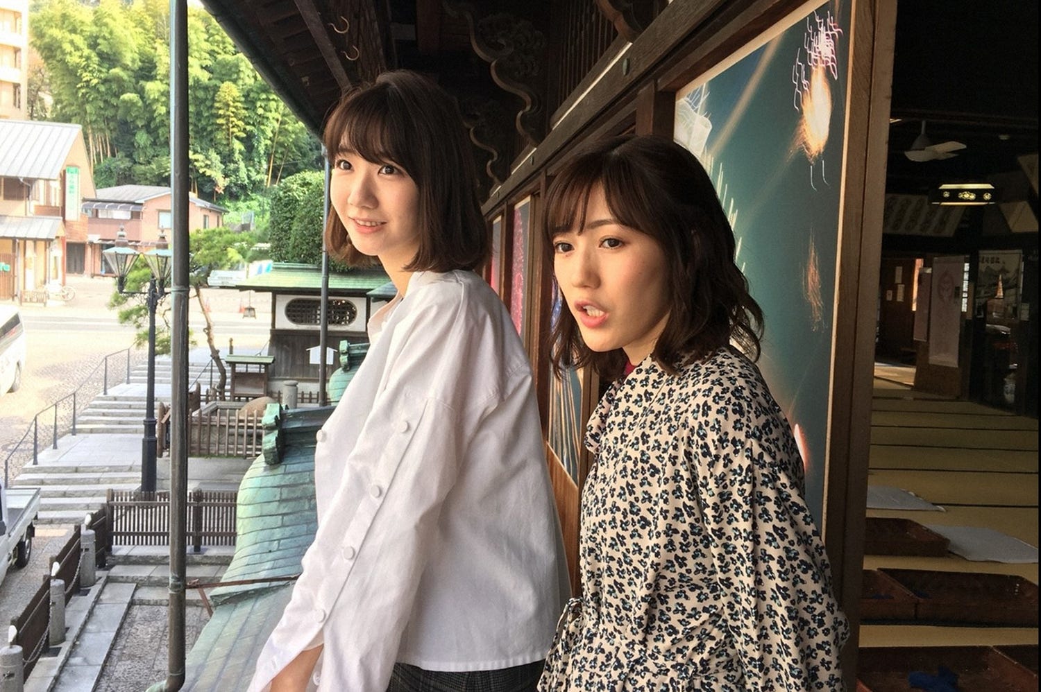 AKB48渡辺麻友&柏木由紀、“まゆゆきりん”念願の2人旅 温泉街でレアな姿見せる