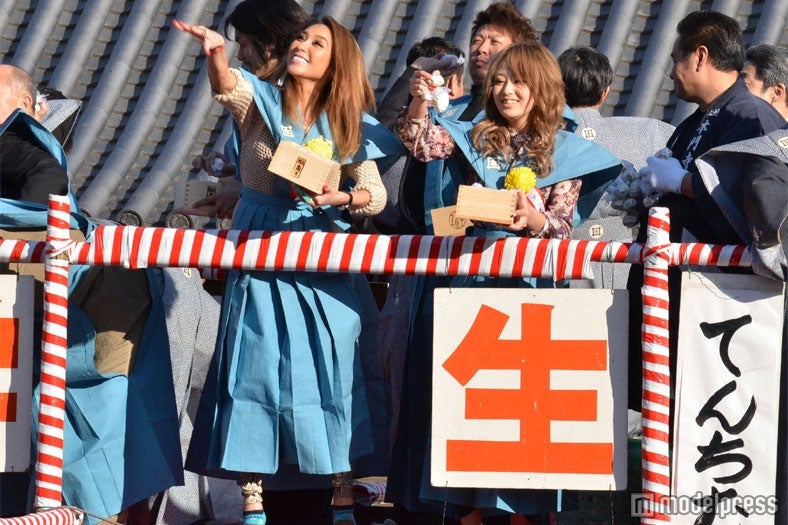 芸能人 豆まき 変な服