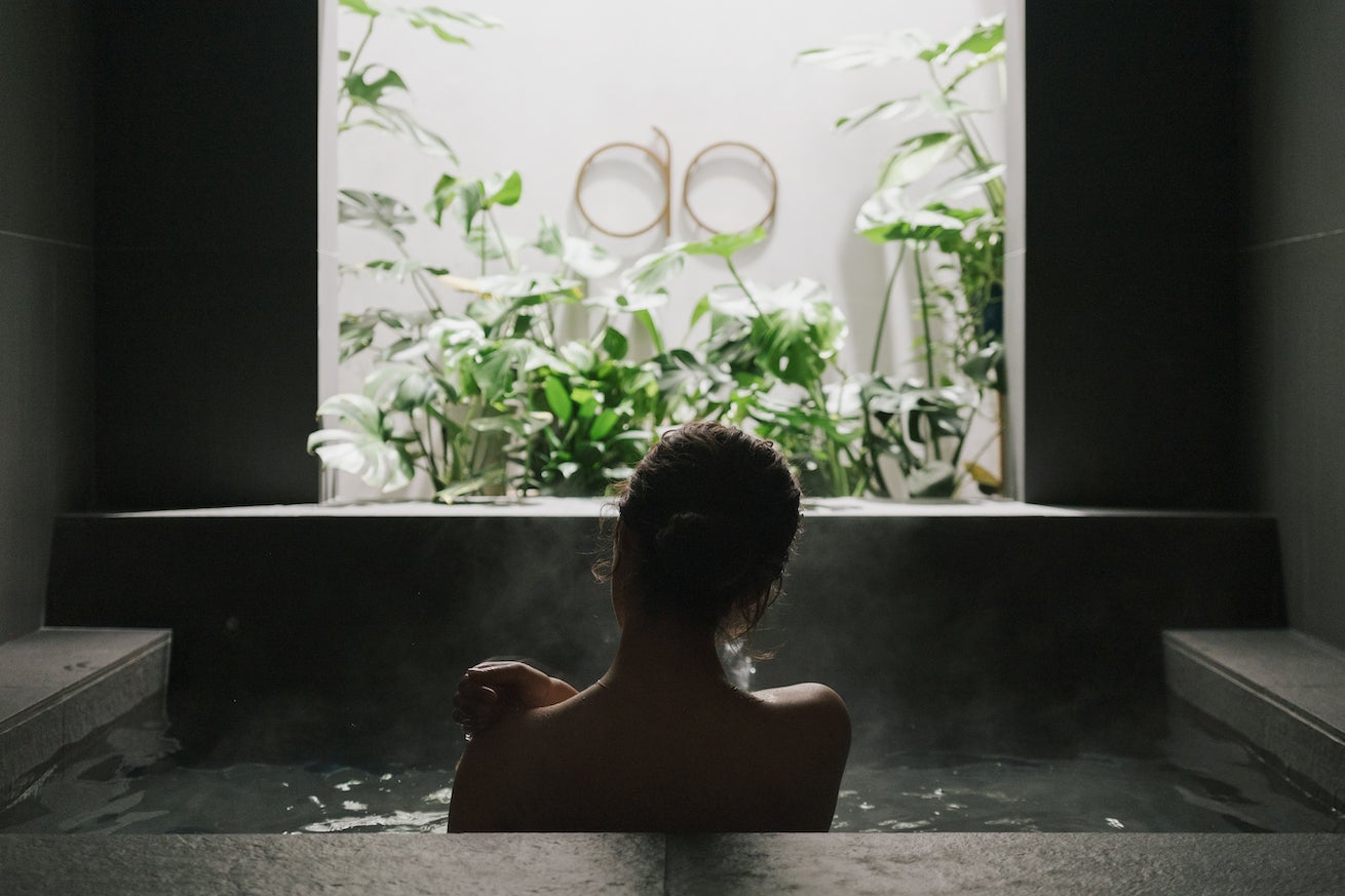 山梨にウェルネス特化の宿「ホテルノームアオ」半露天風呂やサウナ、よもぎ蒸し等がオールインクルーシブ