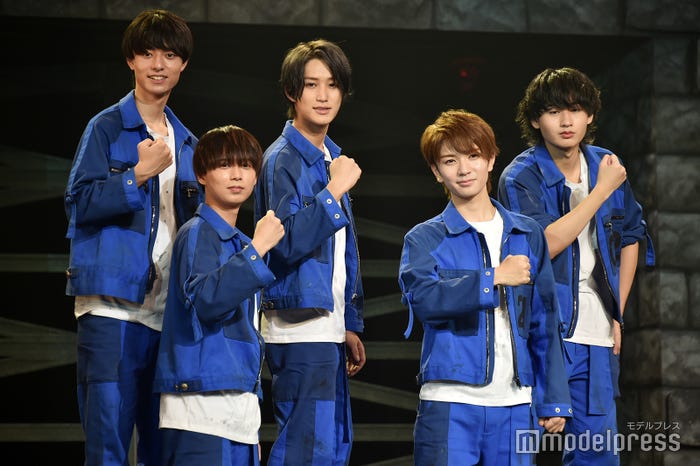 HiHi Jets(前列左から)井上瑞稀、高橋優斗(後列左から)作間龍斗、橋本涼、猪狩蒼弥(C)モデルプレス