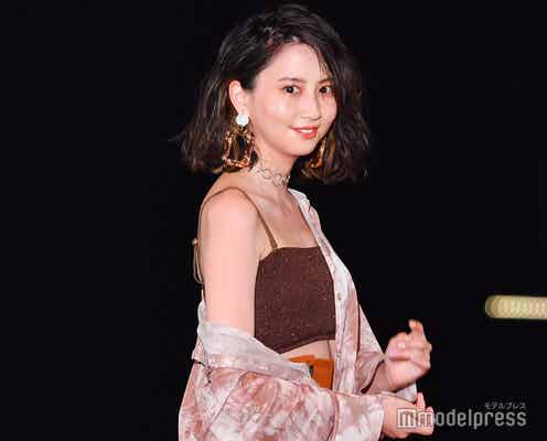 河北麻友子、肌見せコーデで投げキス 色っぽランウェイで魅了<GirlsAward 2019 SPRING/SUMMER>