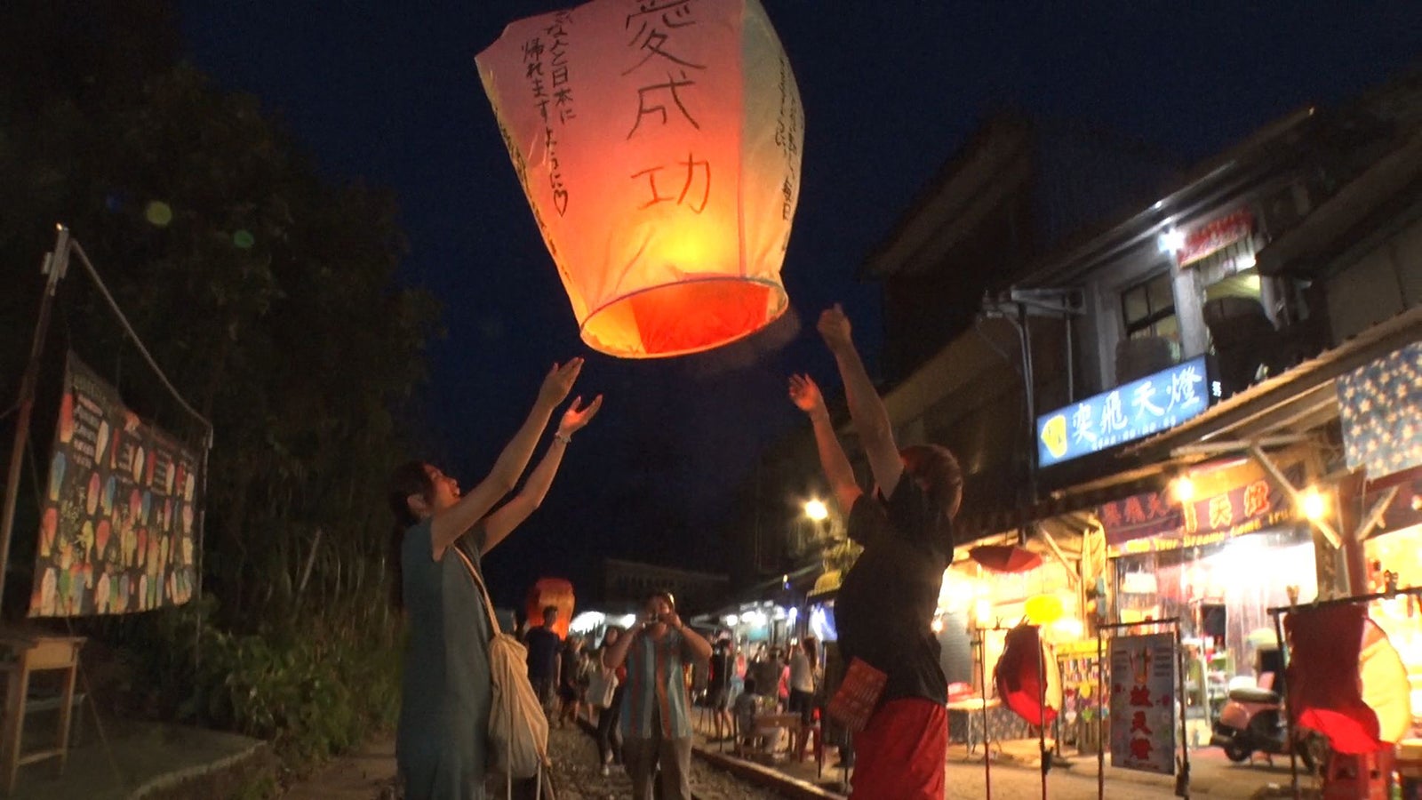 アスカ、ハト胸／「あいのり：Asian Journey」第10話より（C）フジテレビ