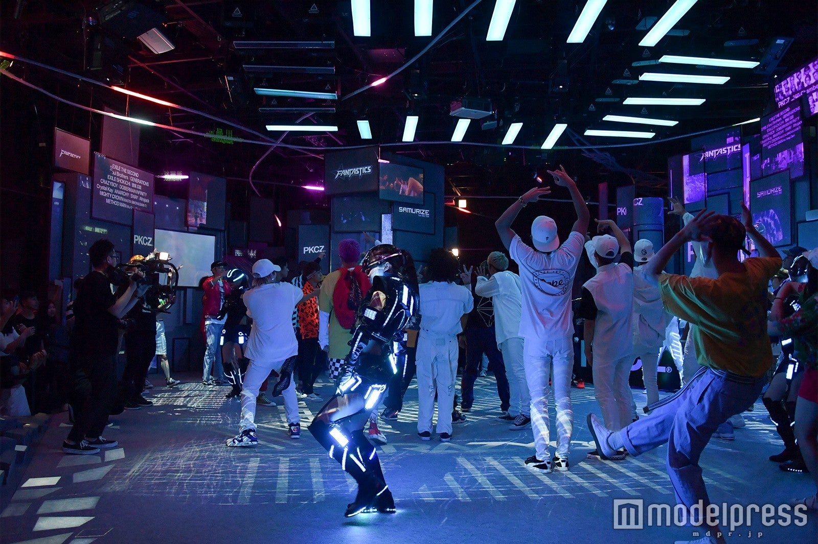 PKCZ（R）ゲリラライブの様子（C）モデルプレス