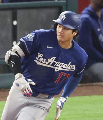 大谷翔平が10球粘るも・・・投ゴロで全力疾走も及ばず ファウルが捕手直撃で気遣うシーンも