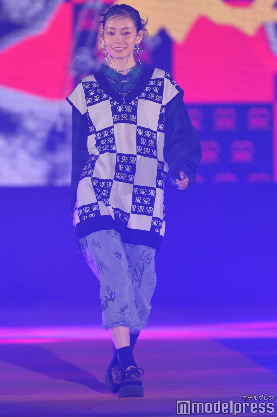 （C）モデルプレス