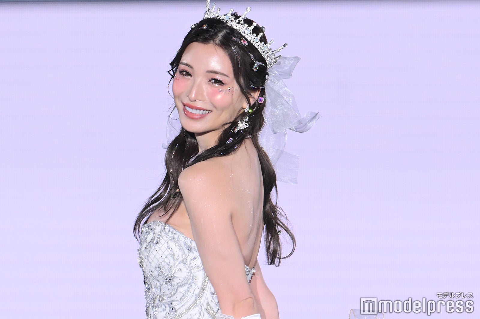 結婚発表のレジェンドキャバ嬢・みゆう、ウェディングムービー公開「リアルお姫様」「めちゃくちゃ美男美女」の声 - モデルプレス