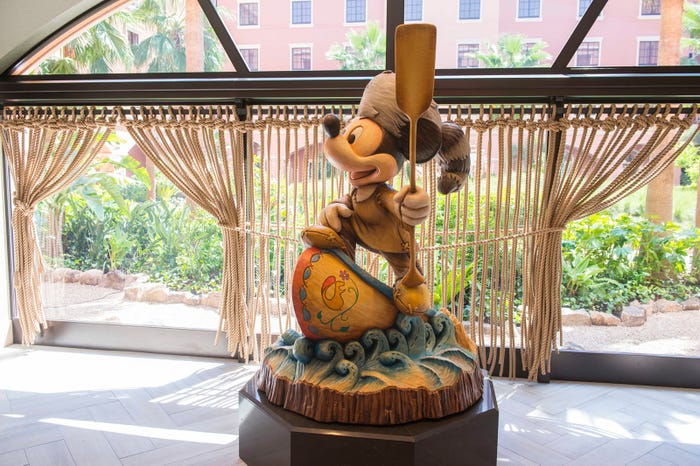 「東京ディズニーセレブレーションホテル:ディスカバー」”ディスカバー”ロビー(C)Disney