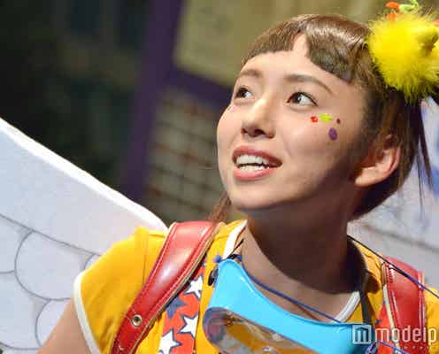乃木坂46新内眞衣、コメディエンヌの資質見せる「シノラー」でハイテンション、「おやじギャル」でバブル全開、訳あり「ホステス」にも…<続・時をかける少女>