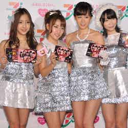 AKB48（左から：板野友美、高橋みなみ、前田敦子、指原莉乃）