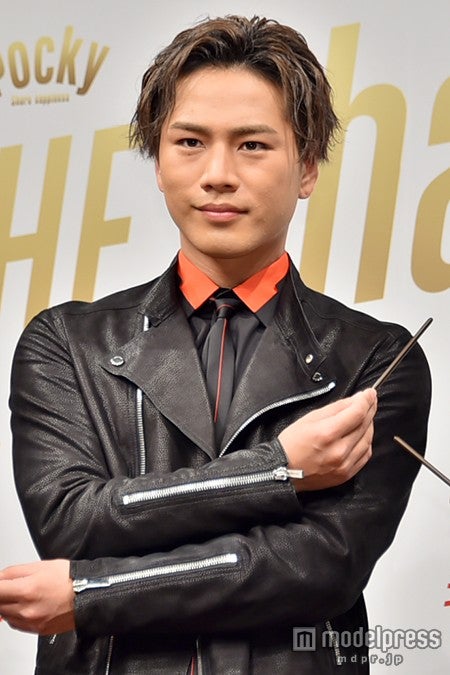 三代目jsb登坂広臣ヘア変遷 センター分け オールバック 小物使った多彩アレンジがオシャレ モデルプレス 三代目jsb登坂広臣ヘア変遷 センター分け オールバック 小物使った多彩アレンジがオシャレ モデルプレス
