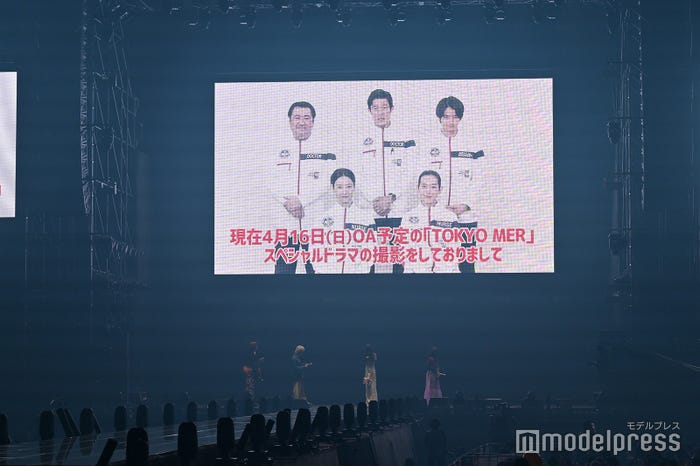 (左上から時計回りに)小手伸也、鈴木亮平、佐野勇斗、フォンチー、菜々緒「TOKYO MER~走る緊急救命室~」メンバー (C)モデルプレス