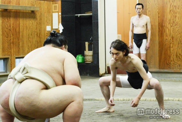 (左から)富士東関、菅田将暉、遠藤憲一(C)テレビ朝日