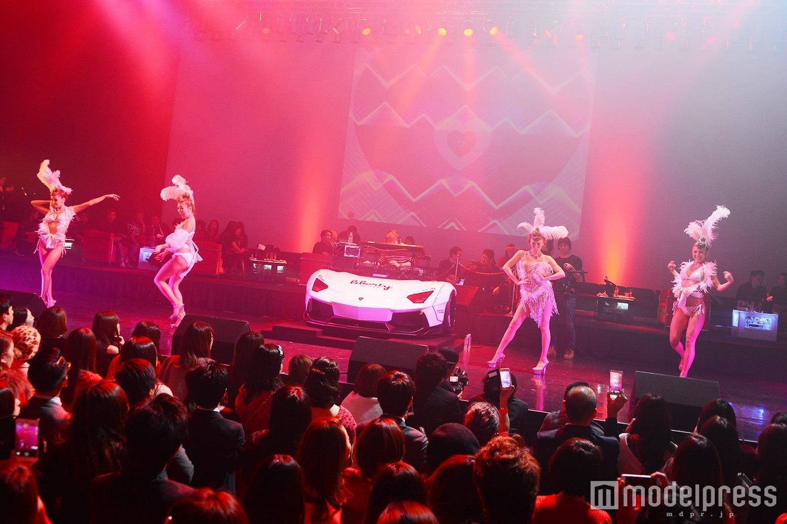 小室哲哉、CYBERJAPAN DANCERS （C）モデルプレス