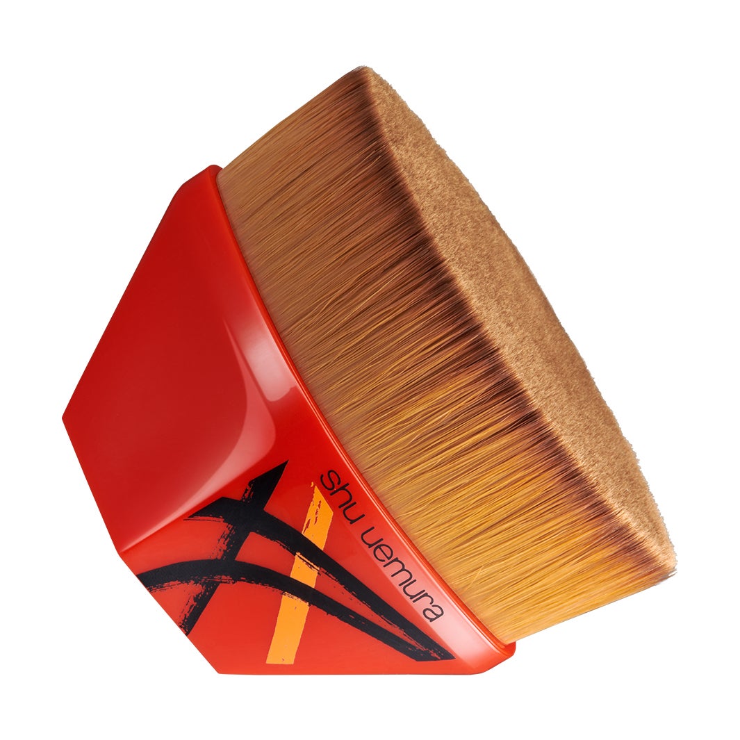 ペタル 55 ファンデーション ブラシ／画像提供：shu uemura