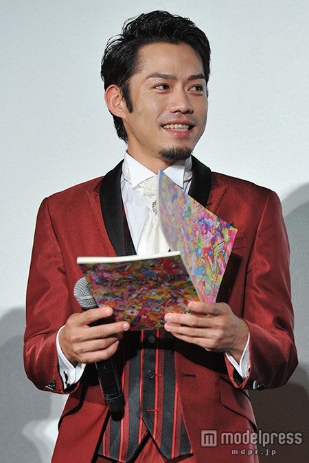 照れながらもアフレコを披露