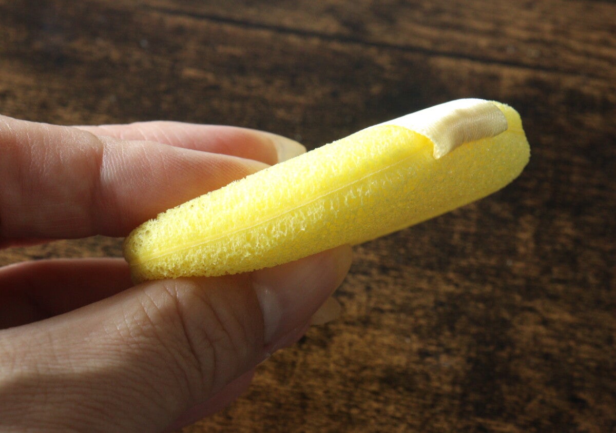 「メイク用かと思ったら…」スペシャルケアに便利な100均の黄色いパフ