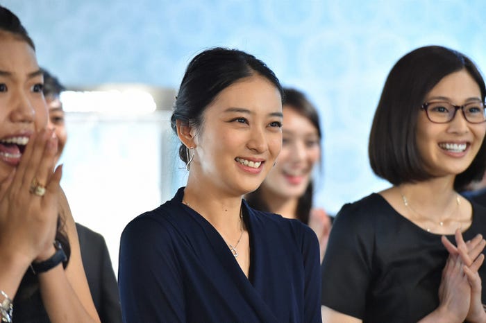 武井咲「せいせいするほど、愛してる」第1話・場面カット(C)TBS