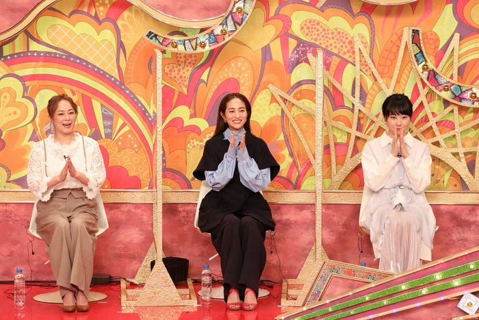 (左から)佐藤仁美、堀田茜、本田望結(C)フジテレビ