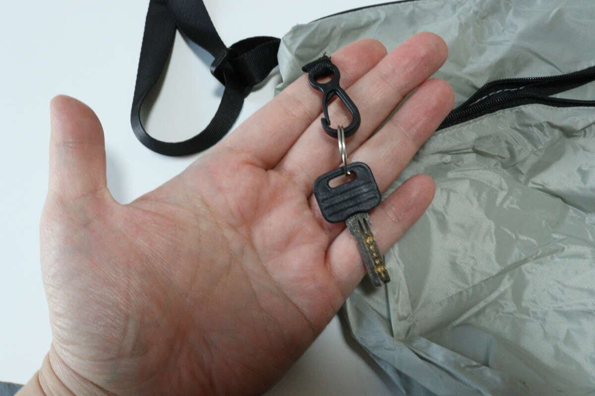 トラベルショルダーバッグ（くしゅっとコンパクト）　ナスカン