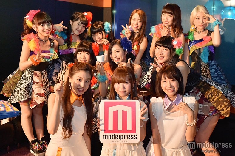 Re:ガールズ（前列）とCheeky Parade