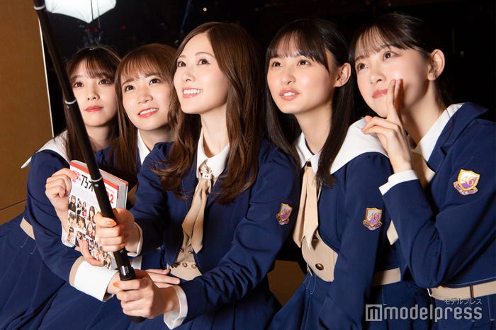 与田祐希、秋元真夏、白石麻衣、遠藤さくら、堀未央奈/撮影オフショット(C)モデルプレス