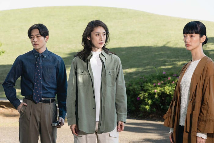 松下洸平、天海祐希、入山法子「合理的にあり得ない~探偵・上水流涼子の解明~」第9話より(C)カンテレ