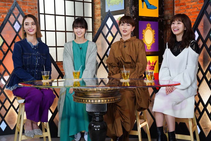 (左から)滝沢カレン、西野七瀬、長谷川京子、田中みな実 (写真提供:カンテレ)