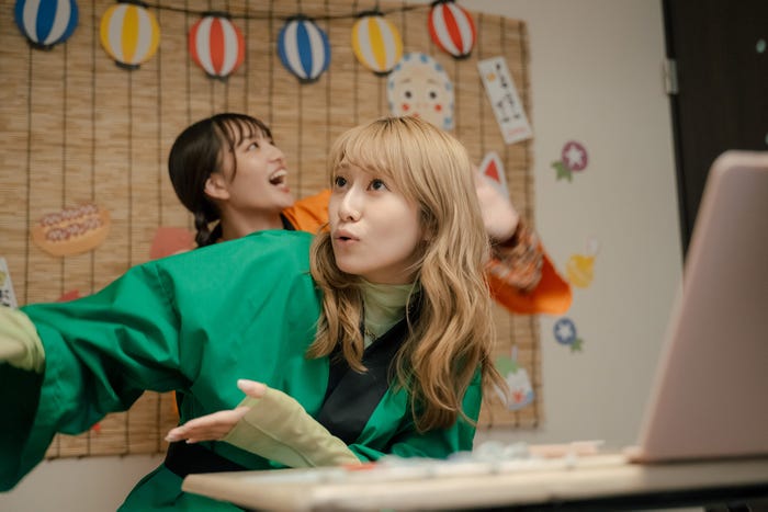 北村優衣、桜井玲香「つづ井さん」第5話(C)つづ井/文藝春秋/「つづ井さん」製作委員会