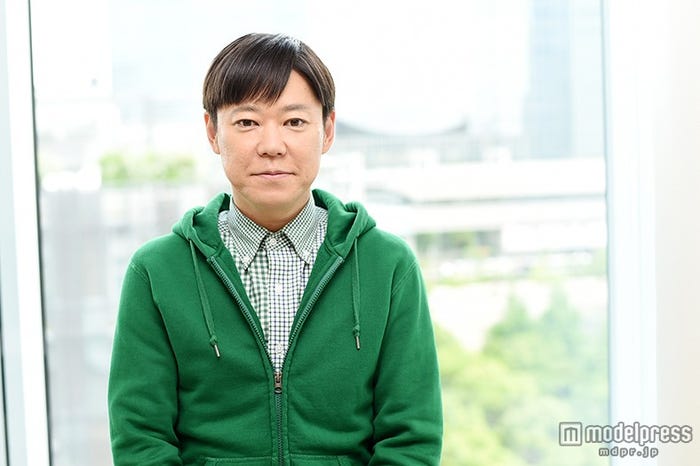 モデルプレスのインタビューに応じた阿部サダヲ