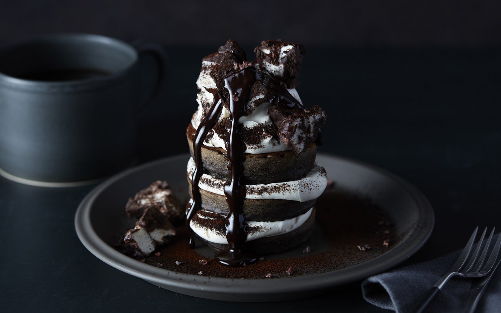 ブラックティラミスパンケーキ／画像提供：ベイクルーズ