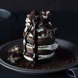 ブラックティラミスパンケーキ/画像提供:ベイクルーズ