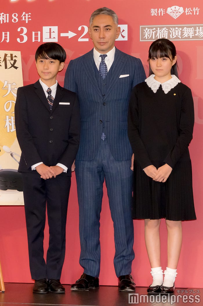 (左から)市川新之助、市川團十郎、市川ぼたん(C)モデルプレス