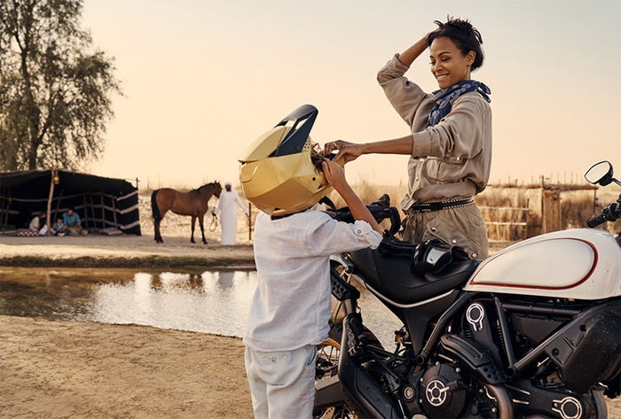 ゾーイ・サルダナ／画像提供：ドバイ政府観光・商務局