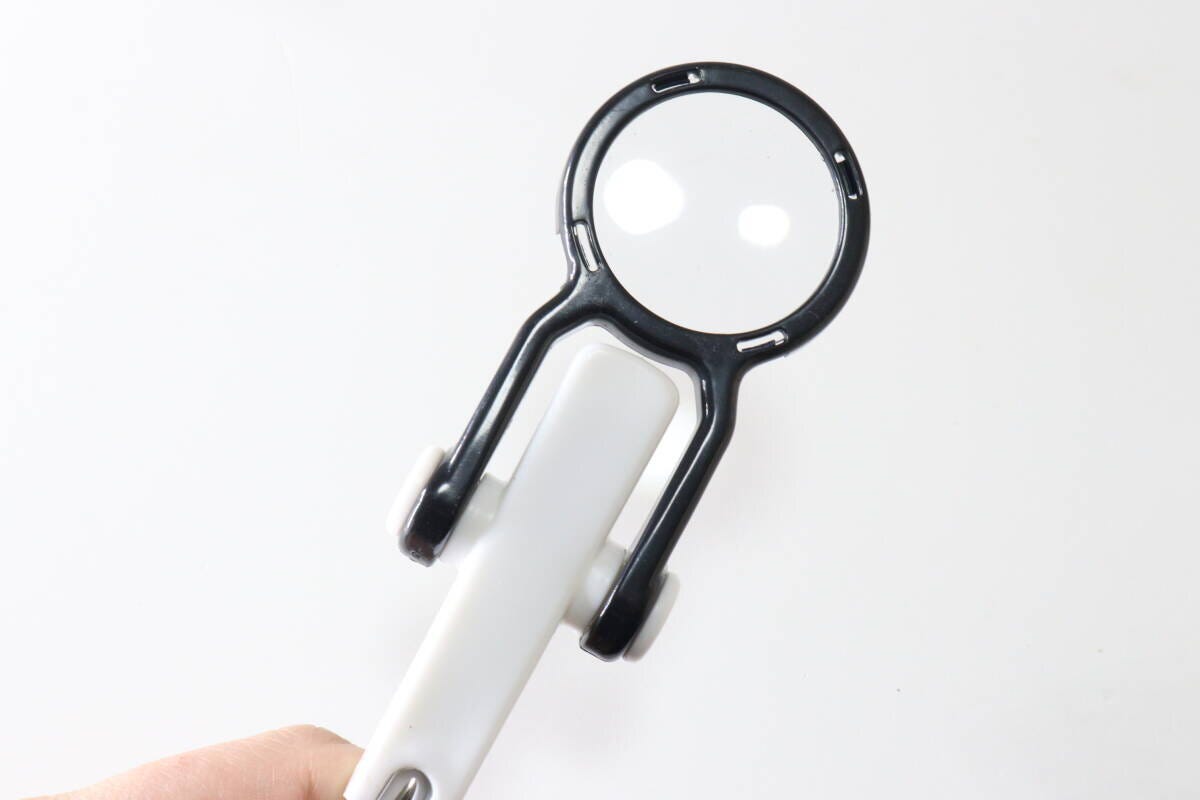 ダイソー 拡大鏡付ネイルクリッパー ダイソーの拡大鏡付ネイルクリッパーの拡大鏡