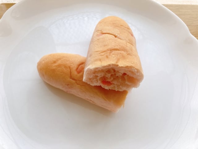 パン生地は甘すぎず、優しい素朴な味わい