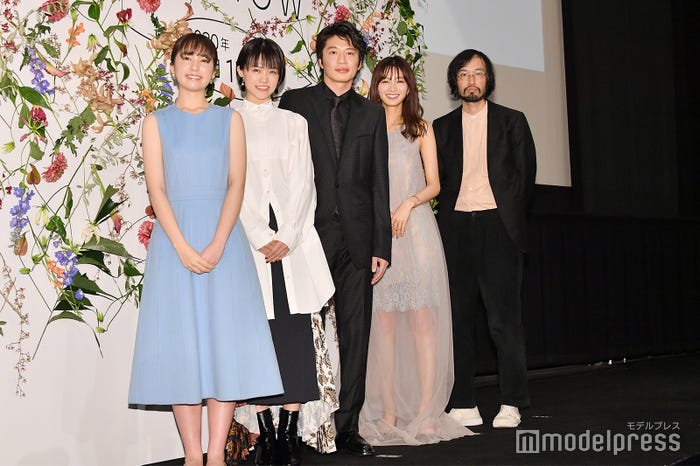 (左から)松木エレナ、志田彩良、田中圭、岡崎紗絵、今泉力哉監督(C)モデルプレス