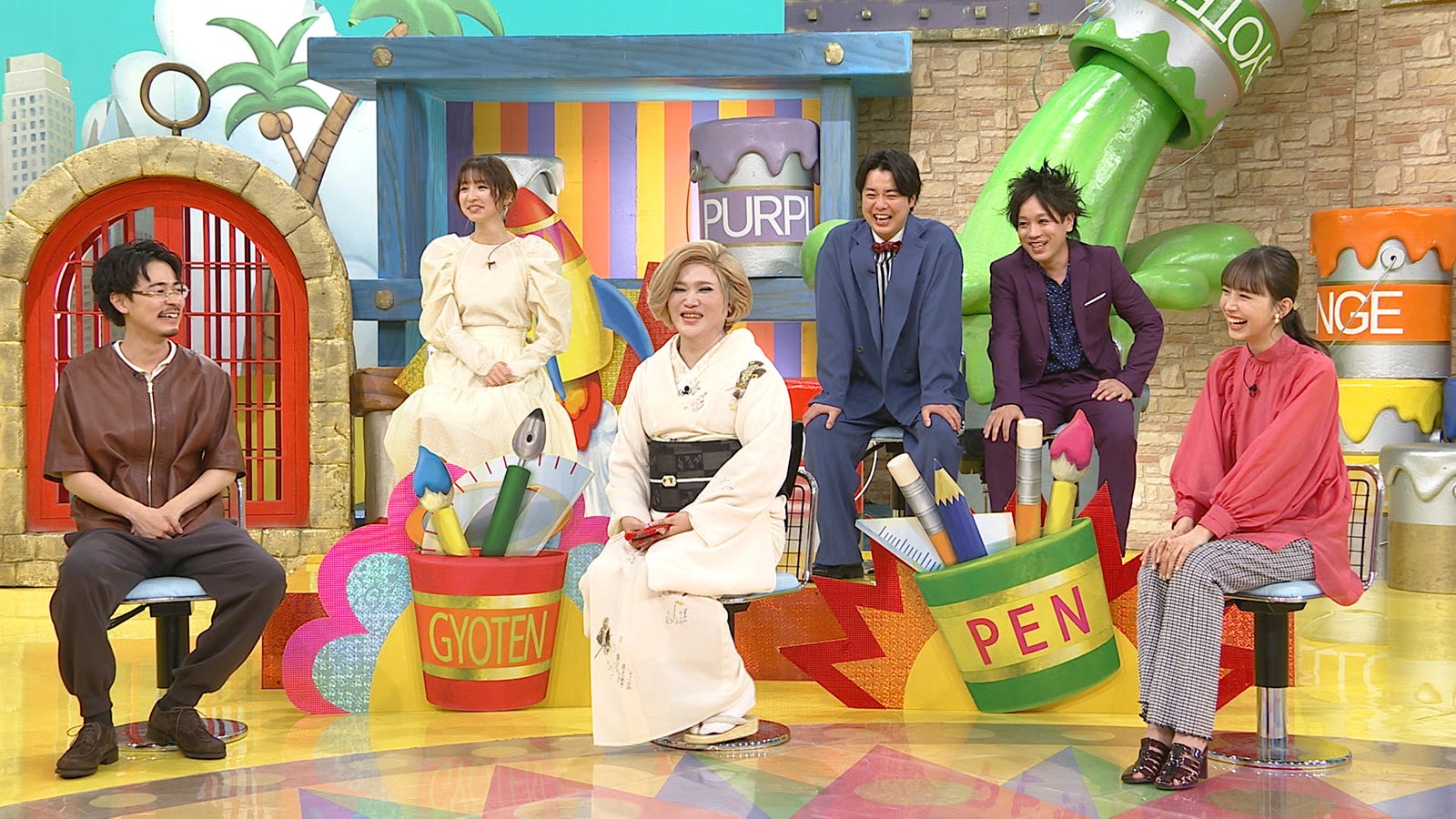 （前列）成田凌、IKKO、井桁弘恵（後列）篠田麻里子、ぺこぱ（シュウペイ、松陰寺太勇） （C）日本テレビ