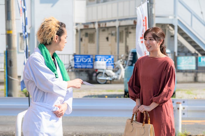 (左から)奥野壮、奥山かずさ (C)「トーキョー製麺所」製作委員会・MBS