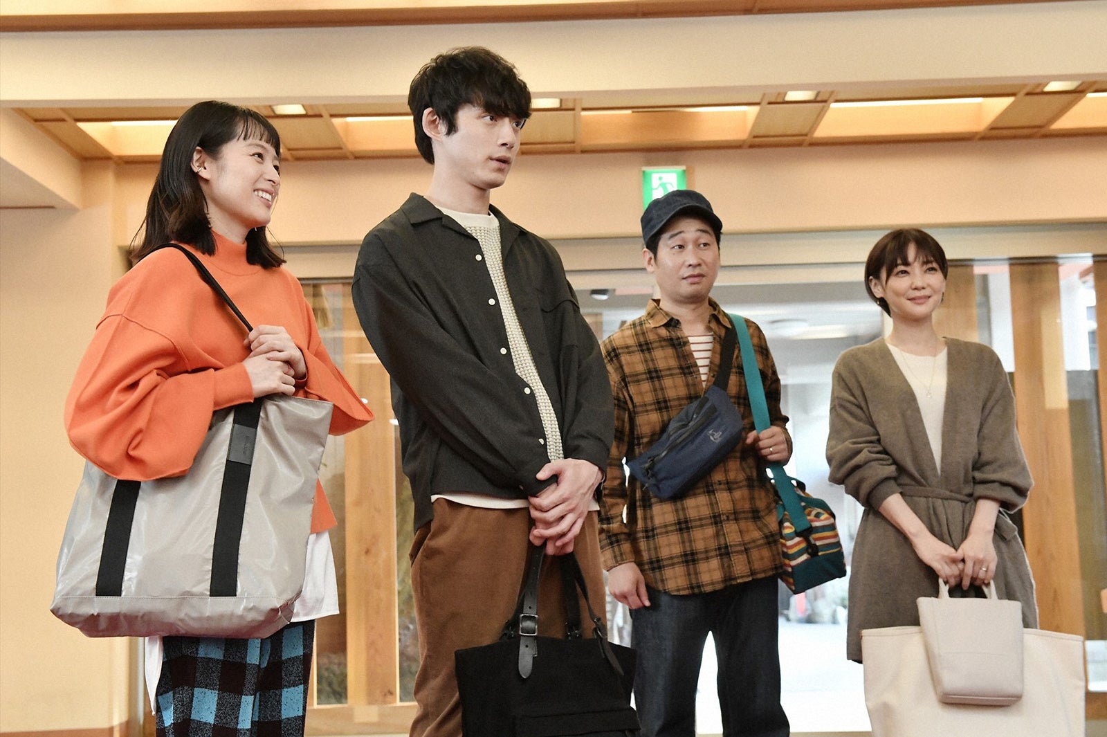 清野菜名、坂口健太郎、前野朋哉、倉科カナ／「婚姻届に判を捺しただけですが」第4話より（C）TBS