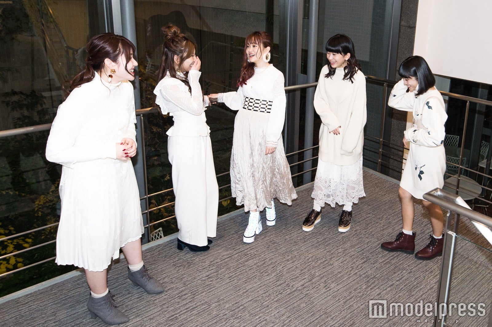 Little Glee Monster（左から）かれん、MAYU、芹奈、manaka、アサヒ（C）モデルプレス