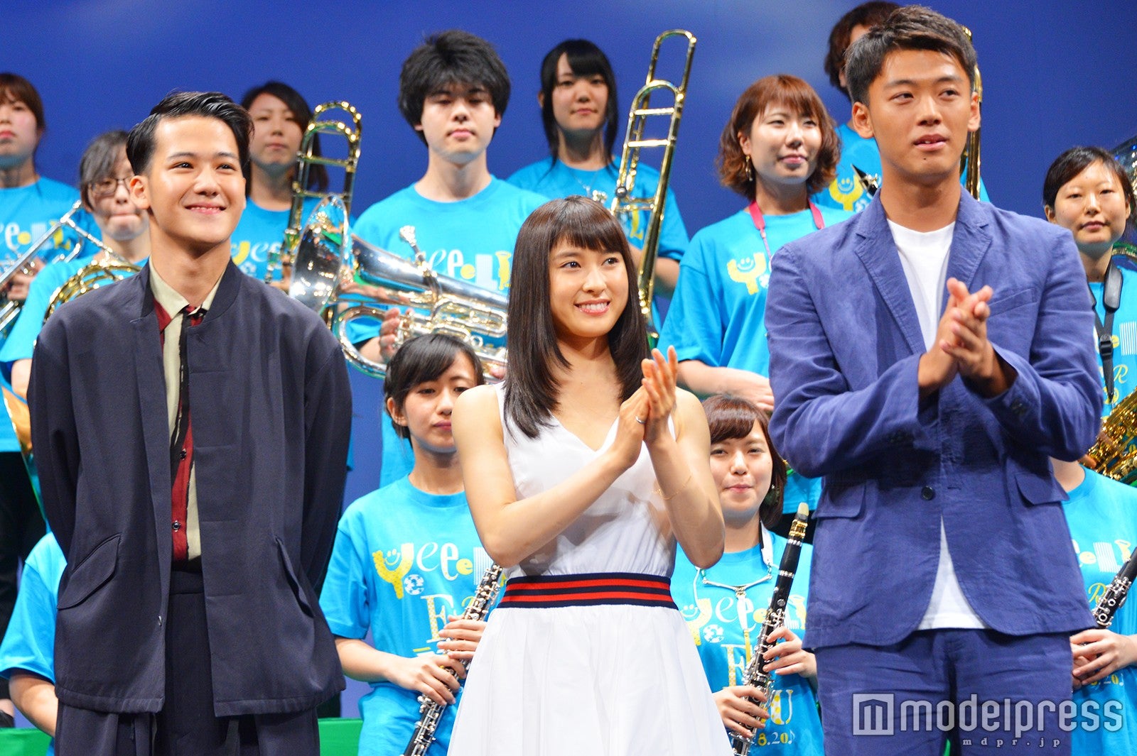 （左から）葉山奨之、土屋太鳳、竹内涼真（C）モデルプレス