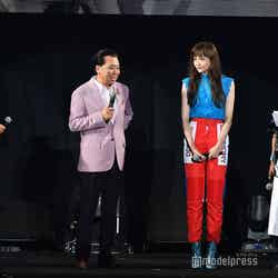 中央左：森雅志富山市長、中央右：松井愛莉（C）モデルプレス