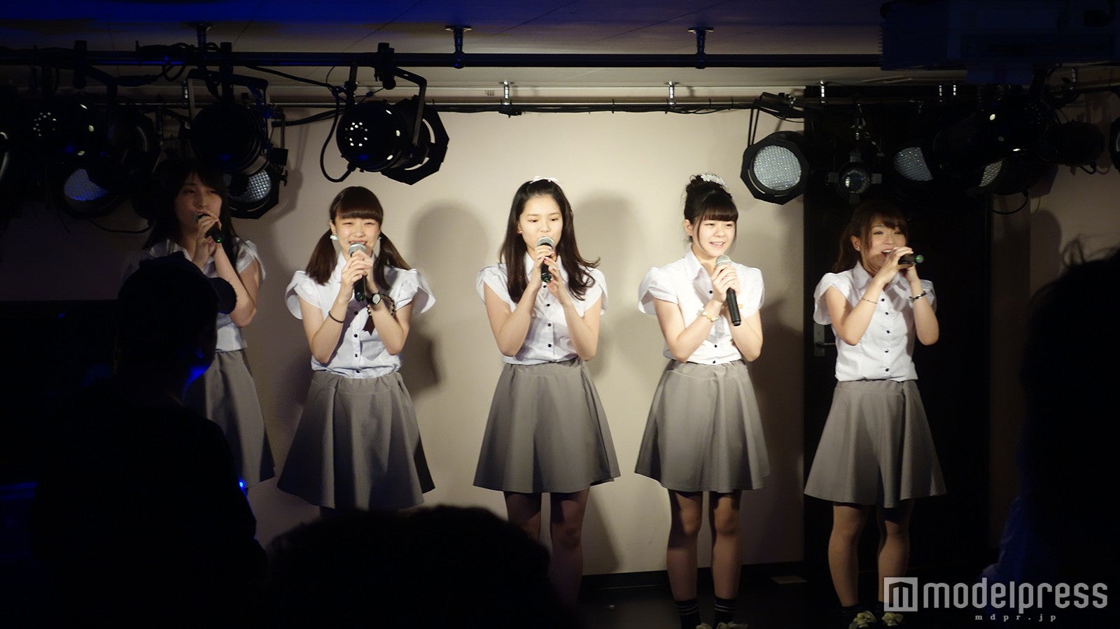 異色のオフィス系ガールズ・カプ式会社ハイパーモチベーション、衣装無視のクールビズライブを決行！前代未聞の罰ゲームも