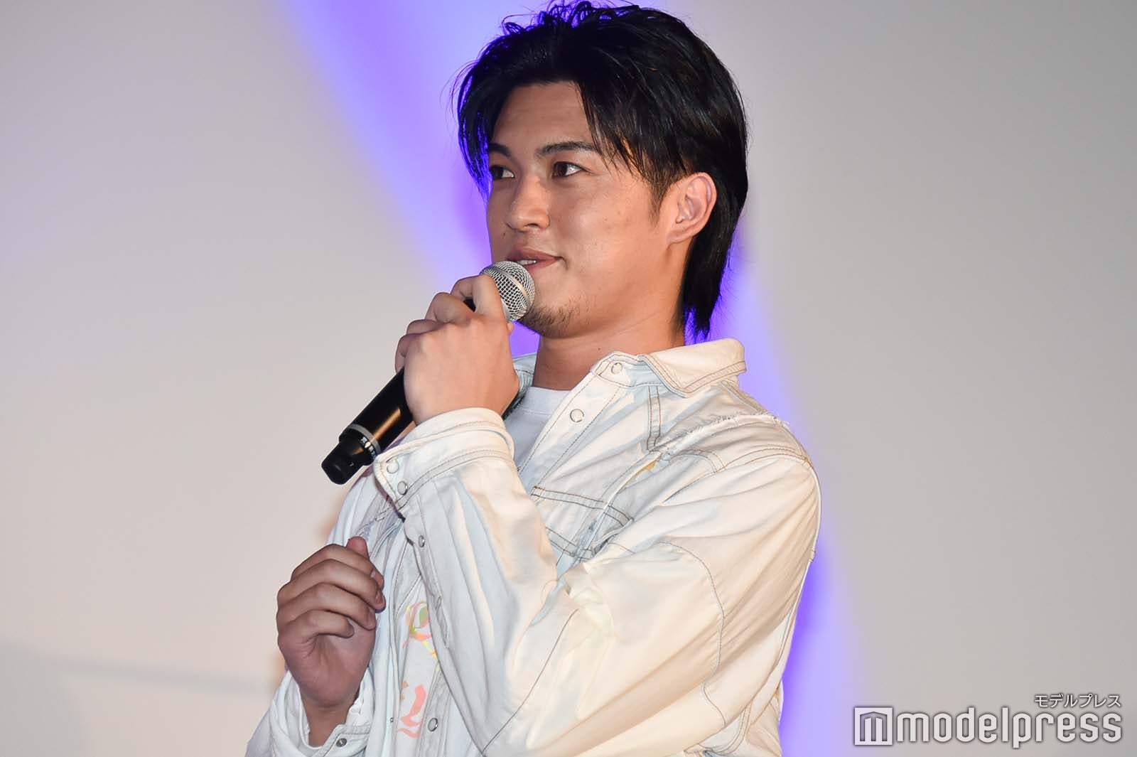 紹介を飛ばされてしまった荒井敦史 （C）モデルプレス