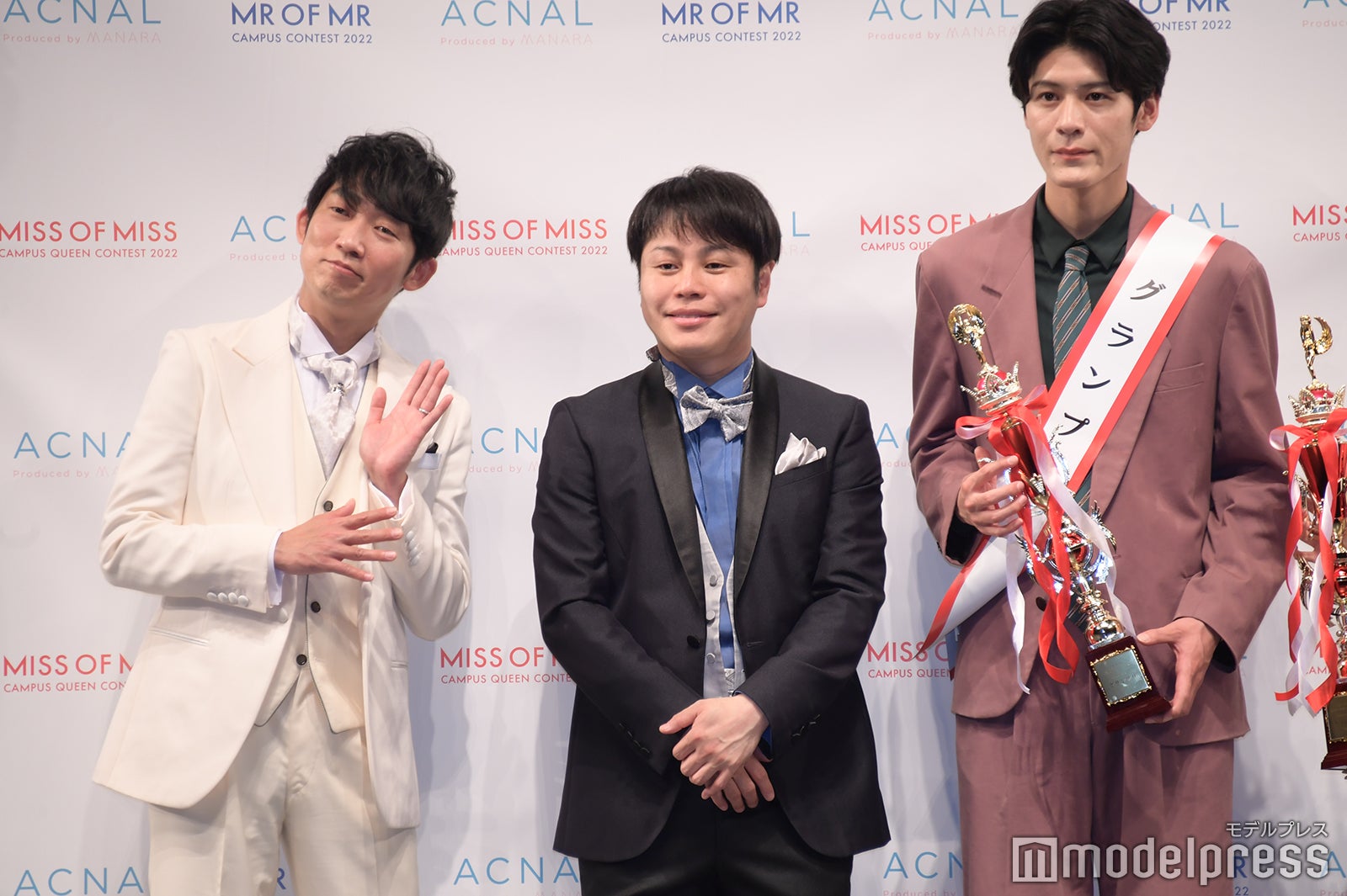 （左から）石田明、井上裕介、高尾昇吾さん（C）モデルプレス